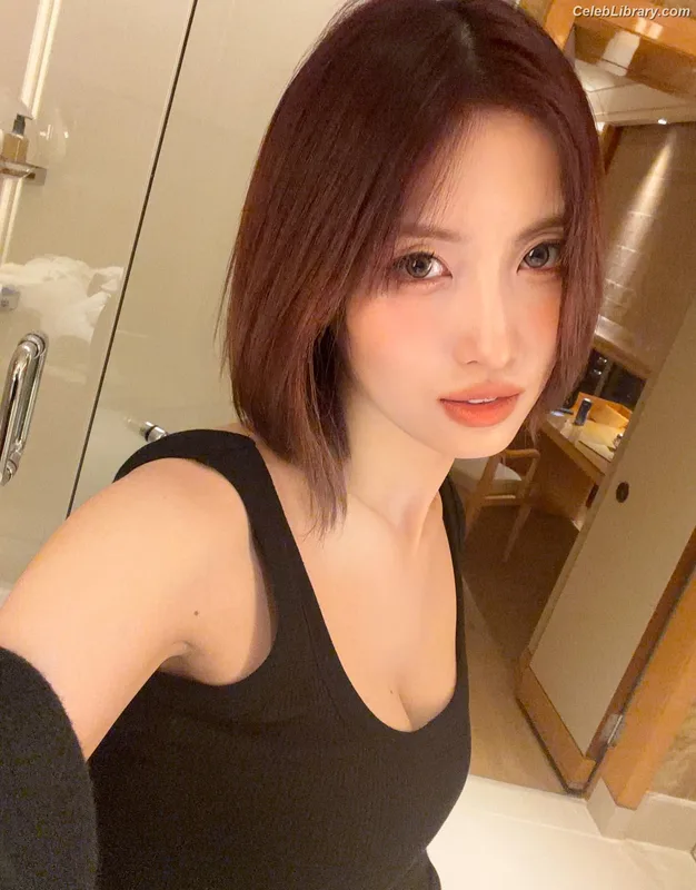 Hirai Momo TWICE photo 8 of 639