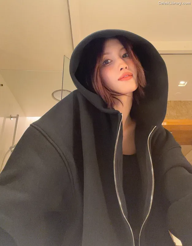 Hirai Momo TWICE photo 9 of 639