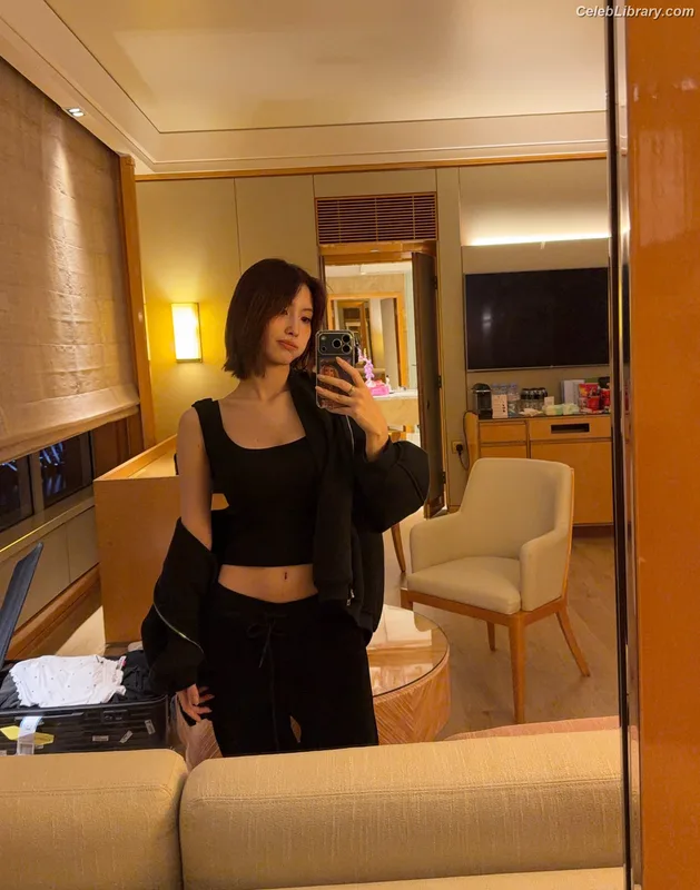 Hirai Momo TWICE photo 10 of 639