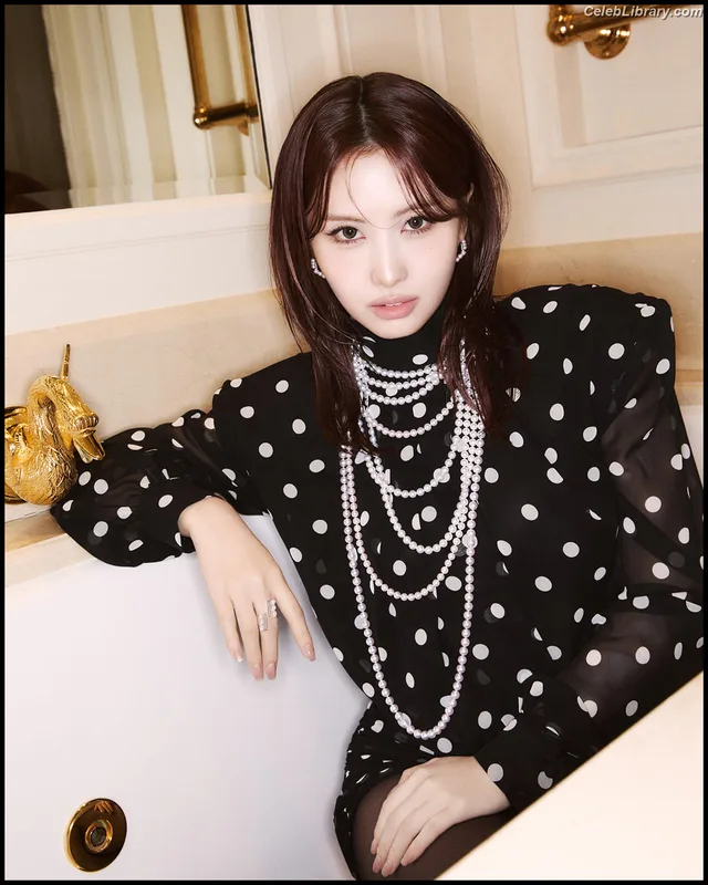 Hirai Momo  TWICE photo 23 of 639