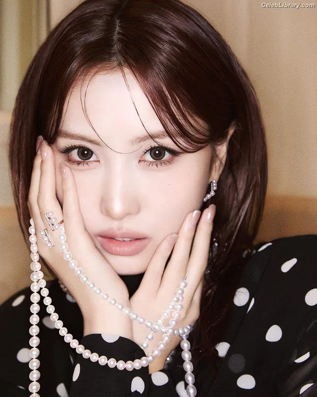 Hirai Momo  TWICE photo 1 of 639