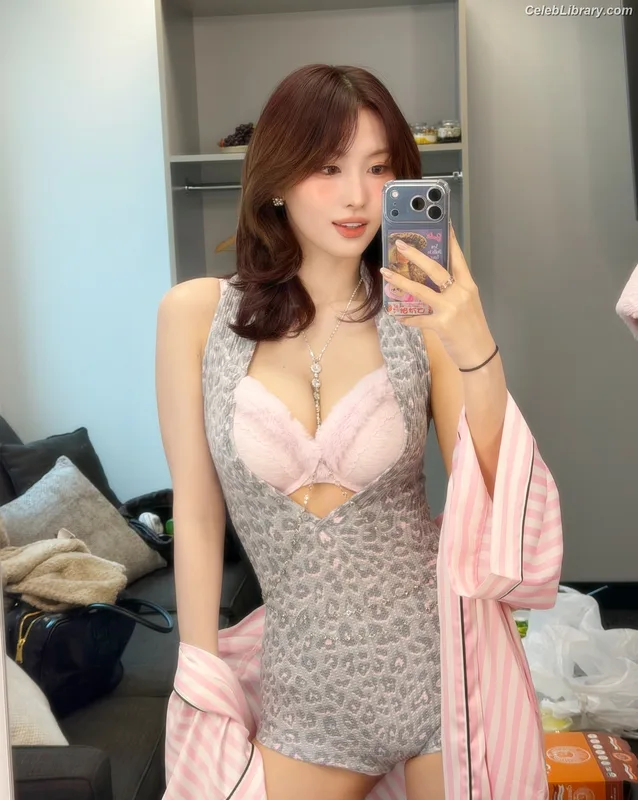 Hirai Momo  TWICE photo 22 of 639