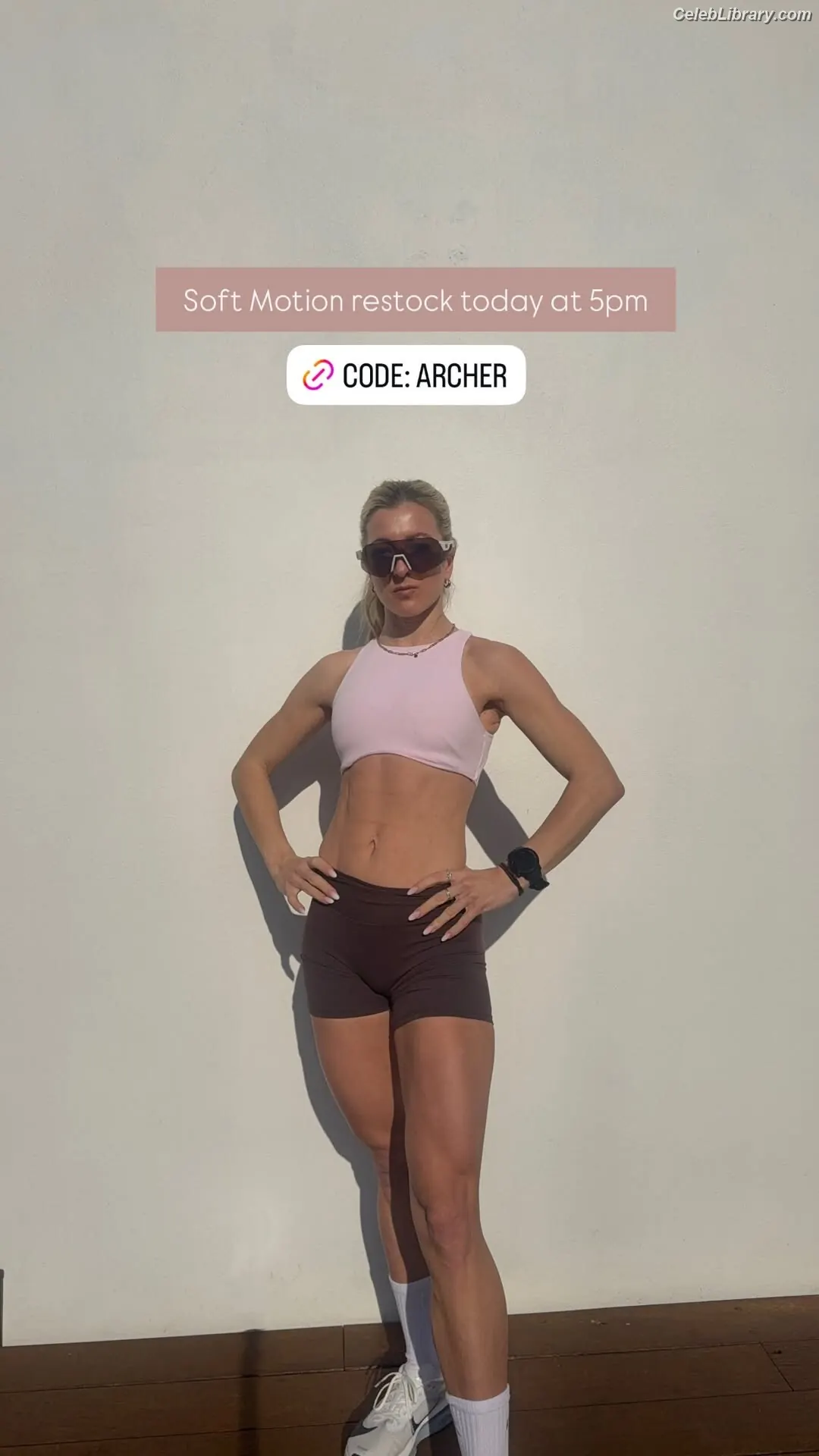 Holly Archer photo 8 of 140