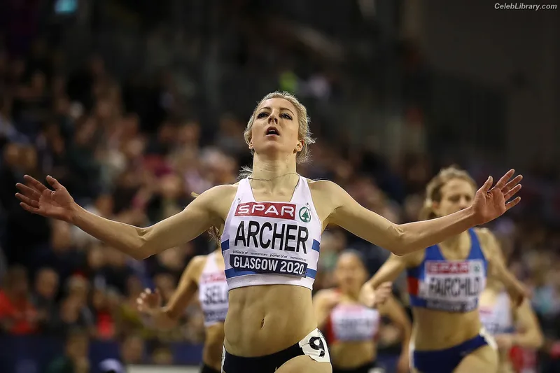 Holly Archer photo 6 of 141