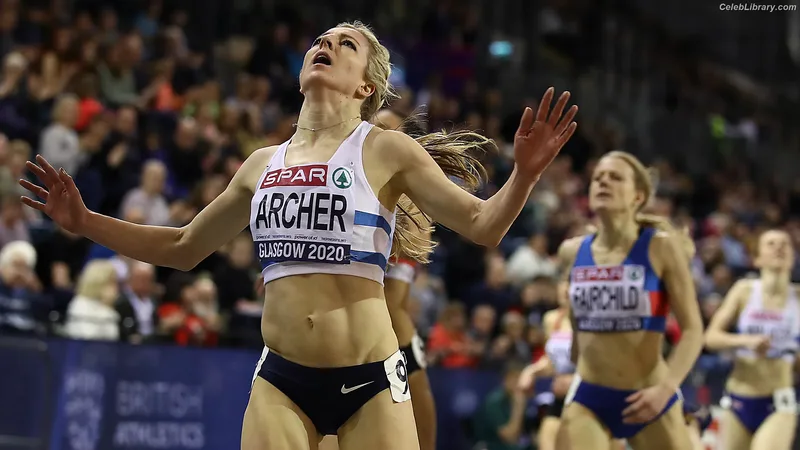 Holly Archer photo 8 of 141