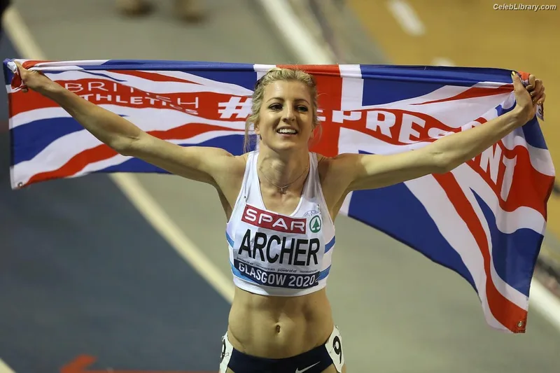 Holly Archer photo 3 of 141