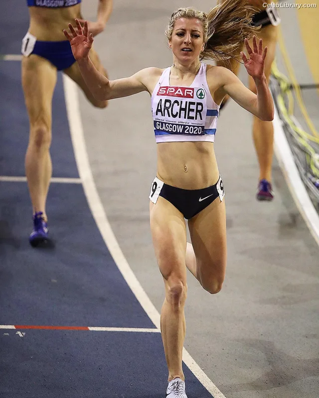 Holly Archer photo 4 of 141