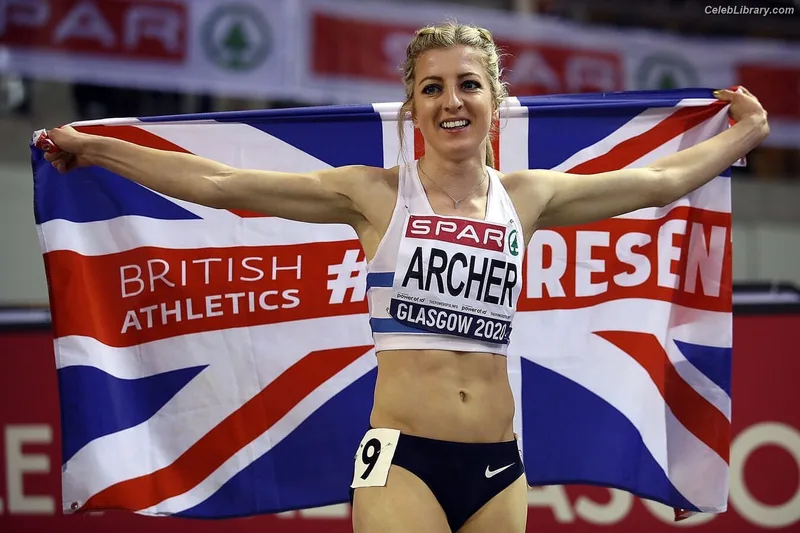 Holly Archer photo 5 of 141
