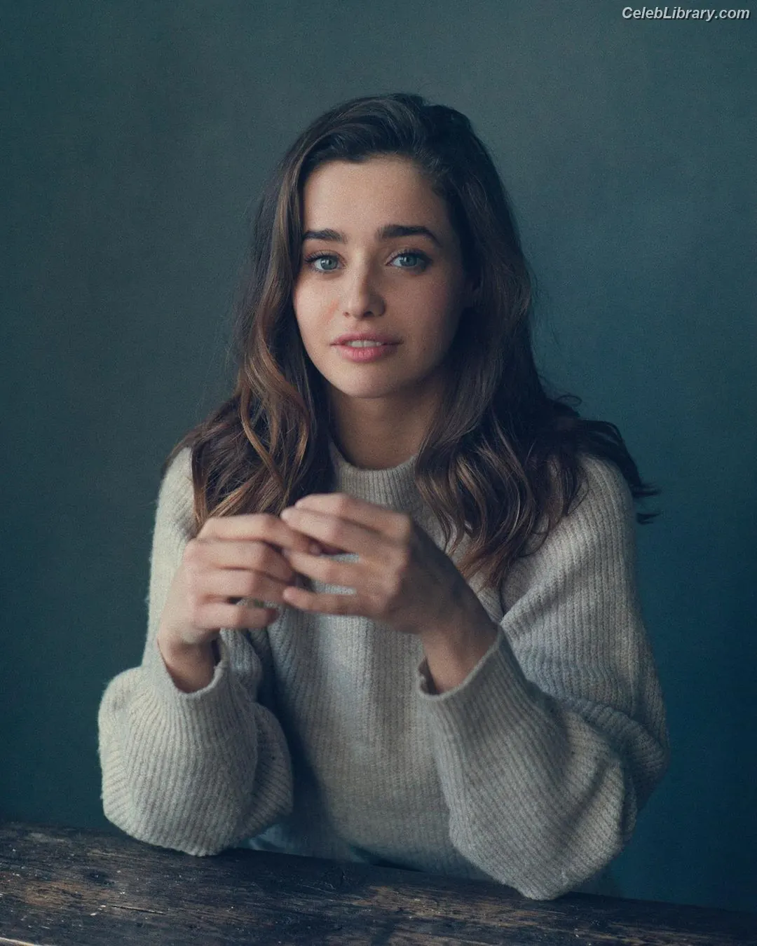 Holly Earl photo 18 of 64