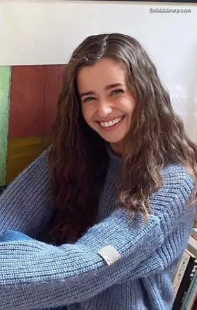 Holly Earl photo 23 of 64