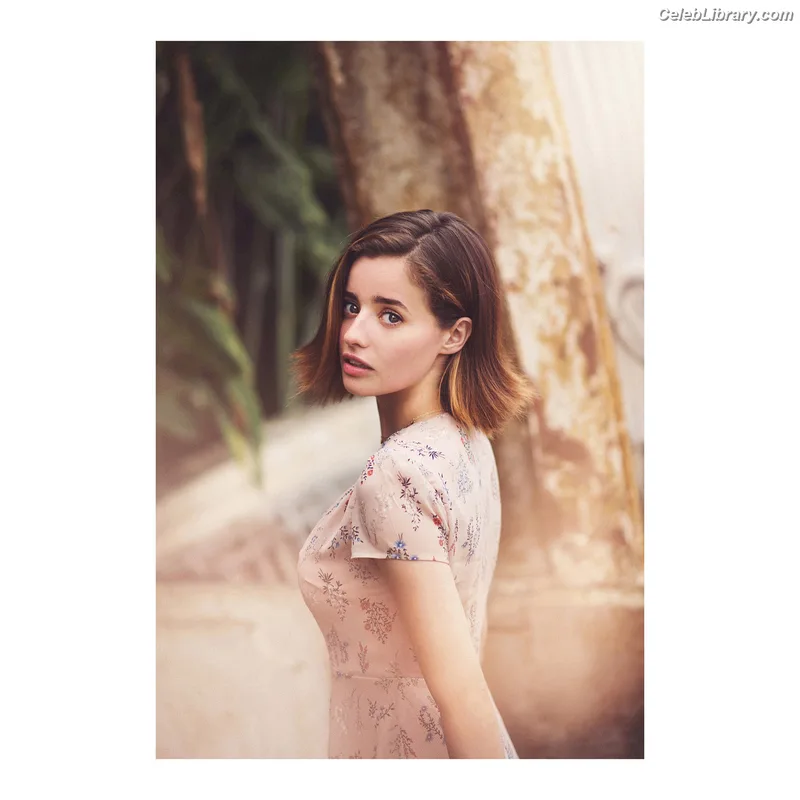 Holly Earl photo 10 of 65