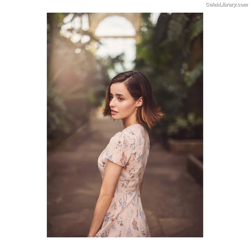 Holly Earl photo 11 of 65