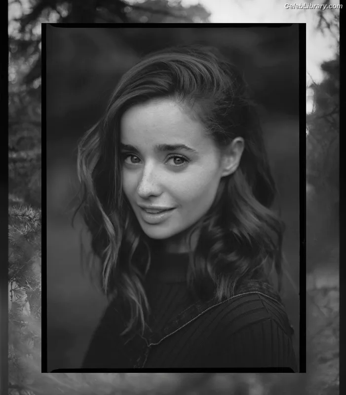 Holly Earl photo 16 of 65