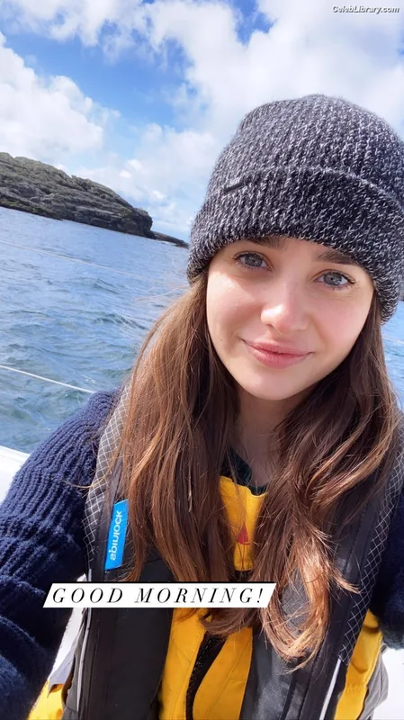 Holly Earl photo 20 of 65