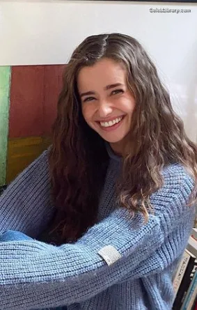 Holly Earl photo 23 of 65