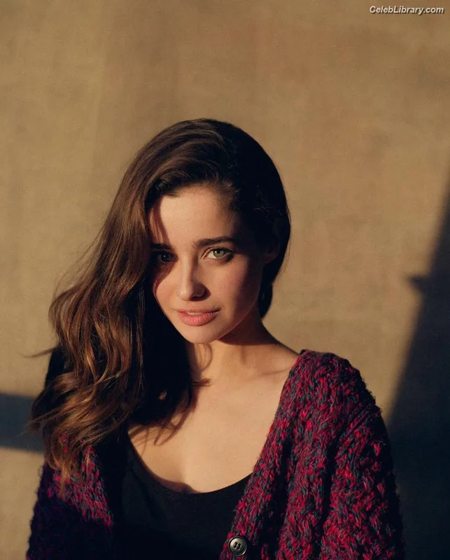 Holly Earl photo 1 of 65