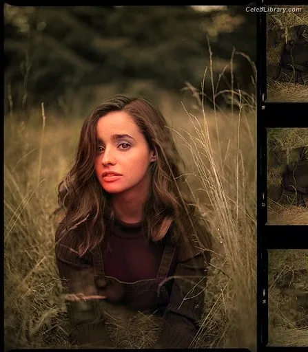 Holly Earl photo 7 of 65