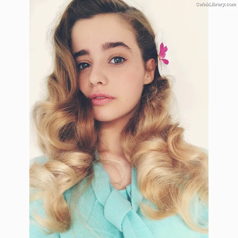 Holly Earl photo 8 of 65