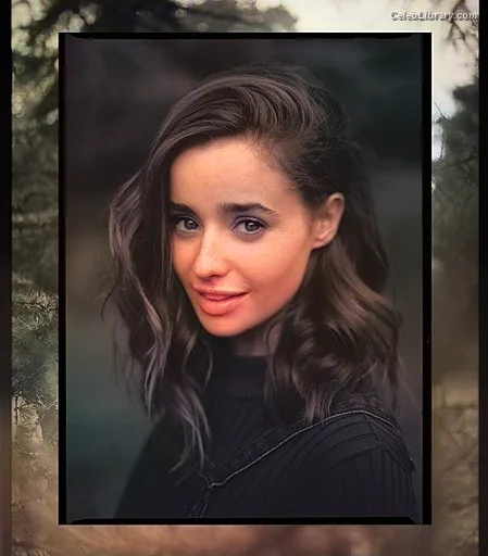 Holly Earl photo 9 of 65