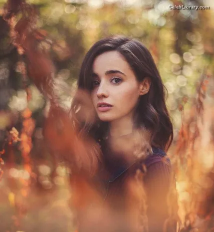 Holly Earl photo 17 of 65