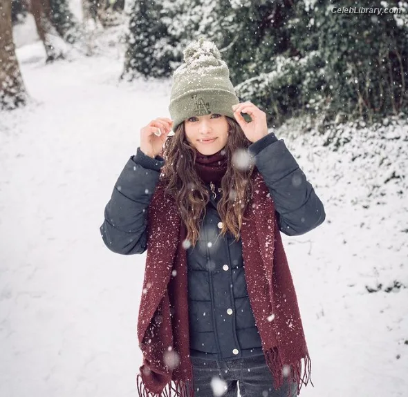 Holly Earl photo 21 of 65