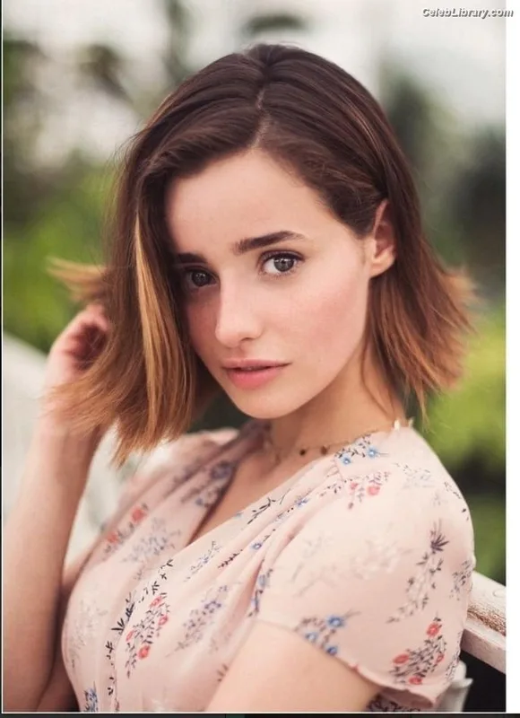 Holly Earl photo 10 of 65