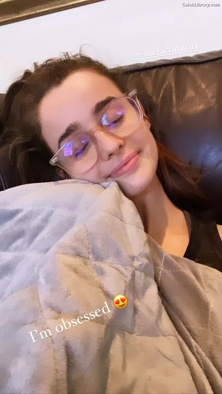 Holly Earl photo 15 of 65
