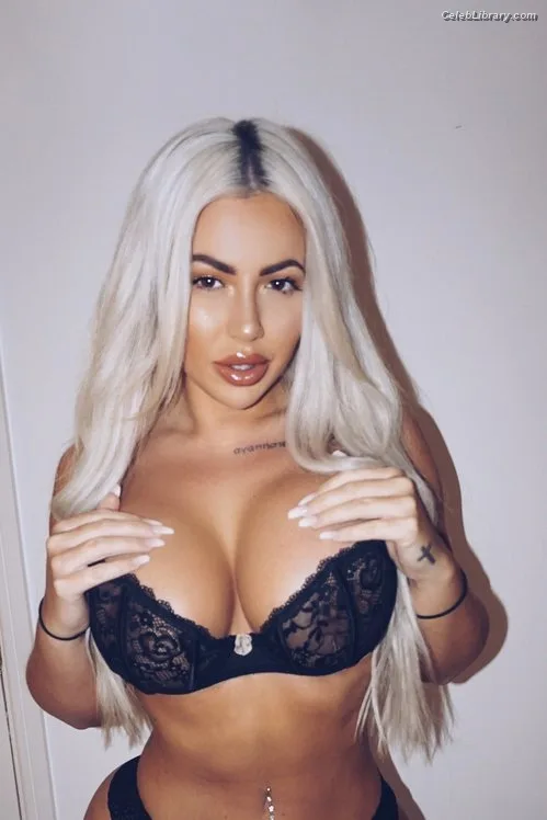 Holly Hagan photo 24 of 239