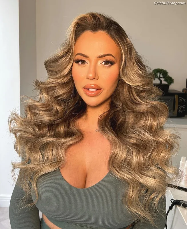 Holly Hagan photo 4 of 239