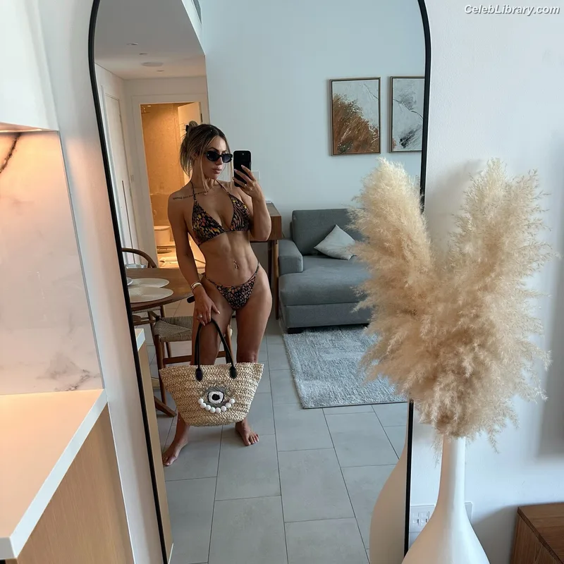 Holly Hagan photo 19 of 239