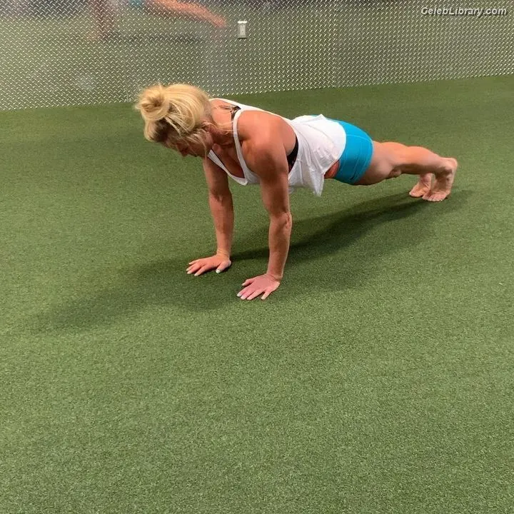 Holly Holm photo 21 of 344