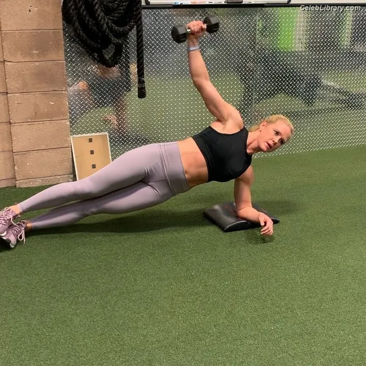 Holly Holm photo 4 of 344