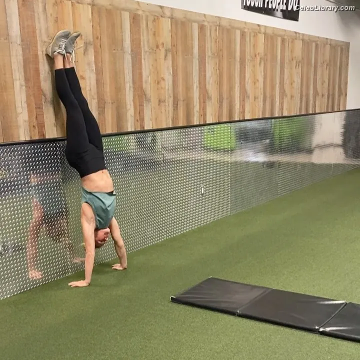 Holly Holm photo 10 of 344