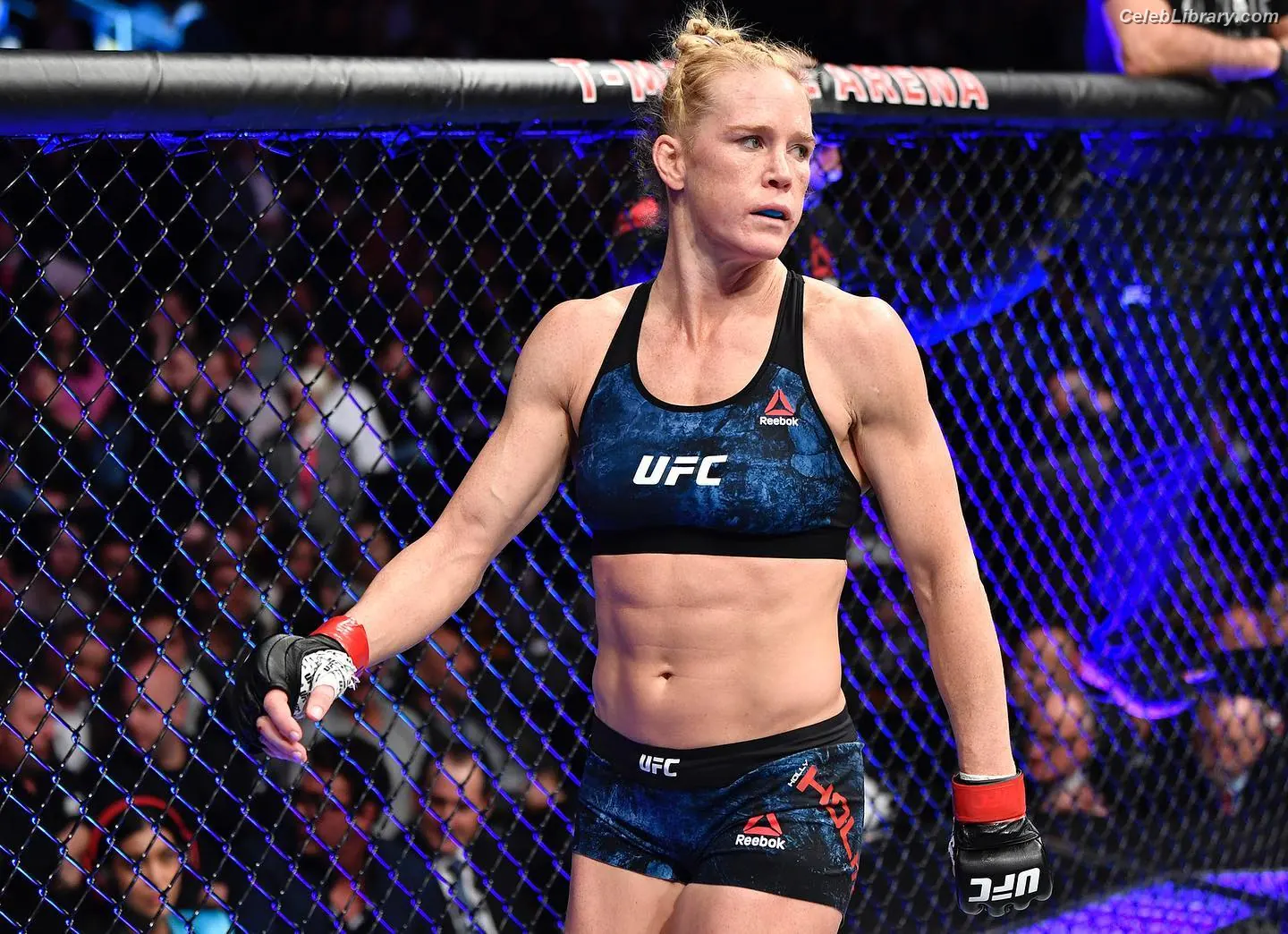 Holly Holm photo 22 of 344