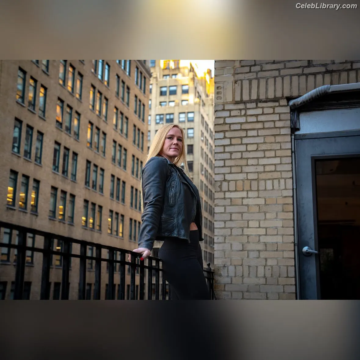 Holly Holm photo 19 of 344