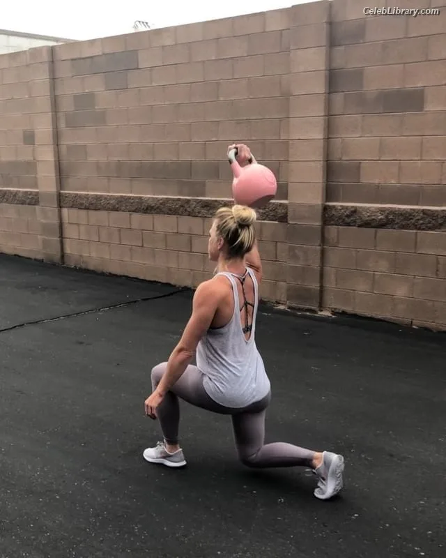Holly Holm photo 22 of 345