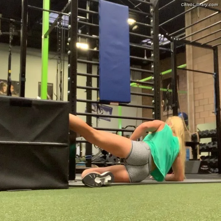Holly Holm photo 23 of 345
