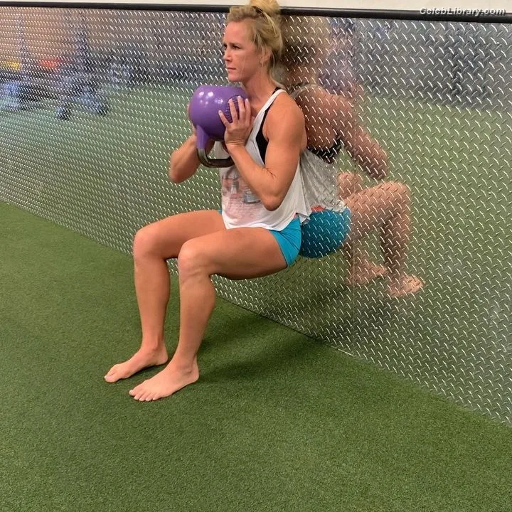 Holly Holm photo 19 of 345