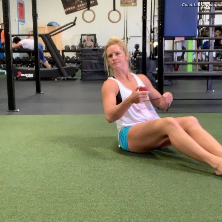 Holly Holm photo 23 of 345