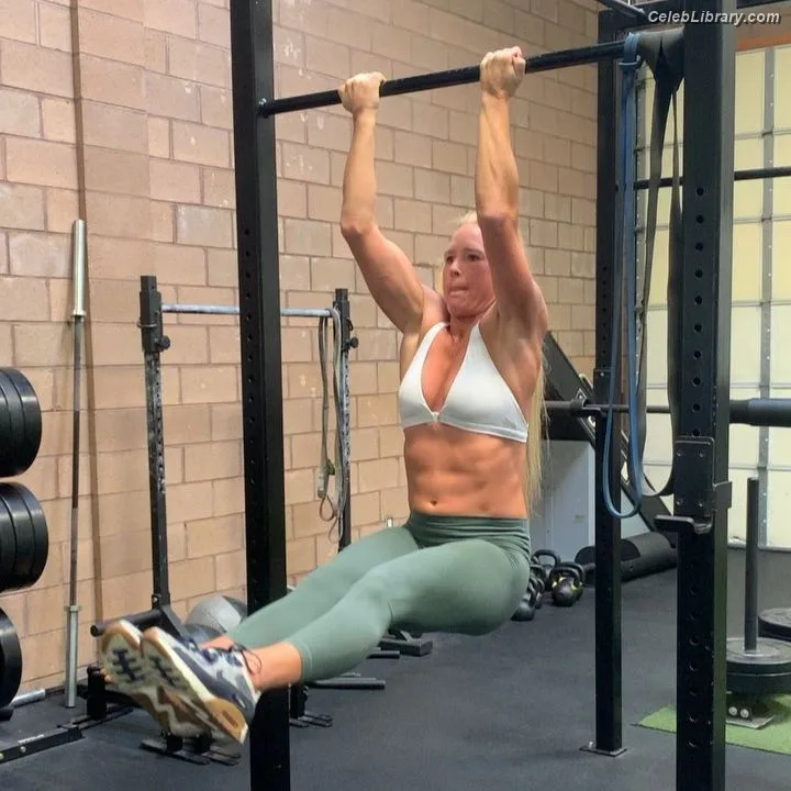 Holly Holm photo 2 of 345