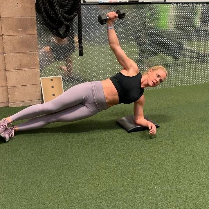 Holly Holm photo 4 of 345