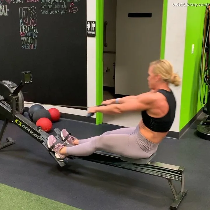 Holly Holm photo 8 of 345