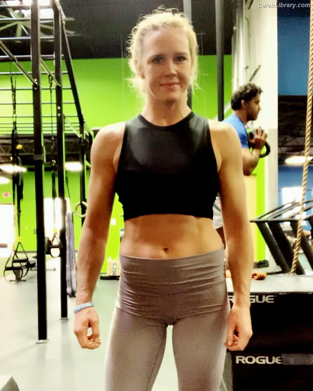 Holly Holm photo 10 of 345