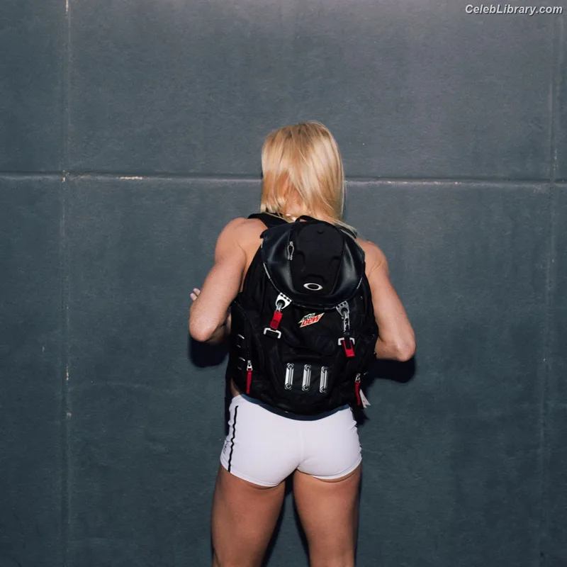Holly Holm photo 17 of 345