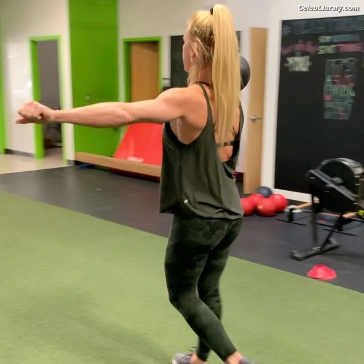 Holly Holm photo 20 of 345