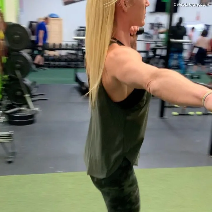 Holly Holm photo 22 of 345