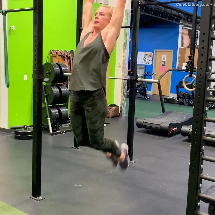 Holly Holm photo 23 of 345