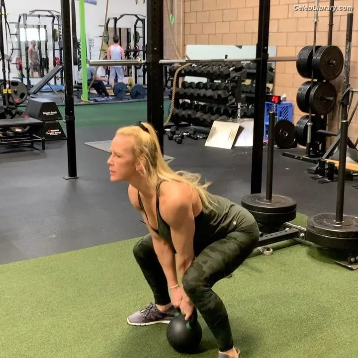 Holly Holm photo 24 of 345