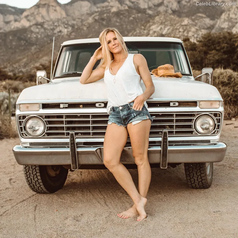 Holly Holm photo 11 of 345
