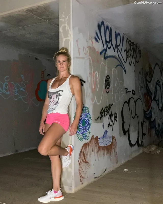 Holly Holm photo 14 of 345